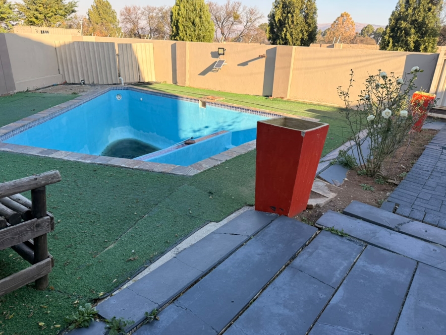 5 Bedroom Property for Sale in Waterkloof North West
